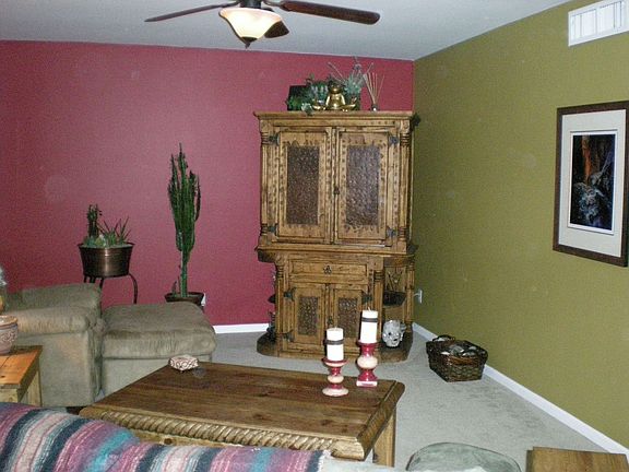 5th image of 820 E Sierra Vista Dr