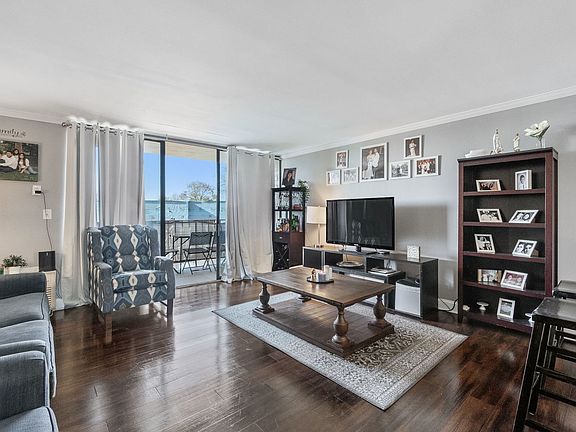 5th image of 11 W Green St APT 308