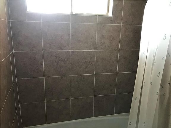 5th image of 3026 Lake Villa Dr