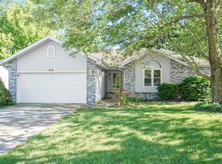 916 E Redbud Ln, Springfield, MO 65803