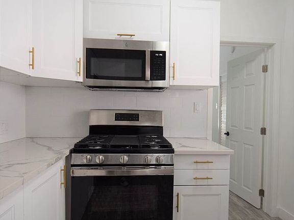 4th image of 10936 1/2 Hortense St #10964906