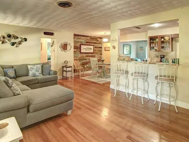 7609 Senrab Dr — Photo 4