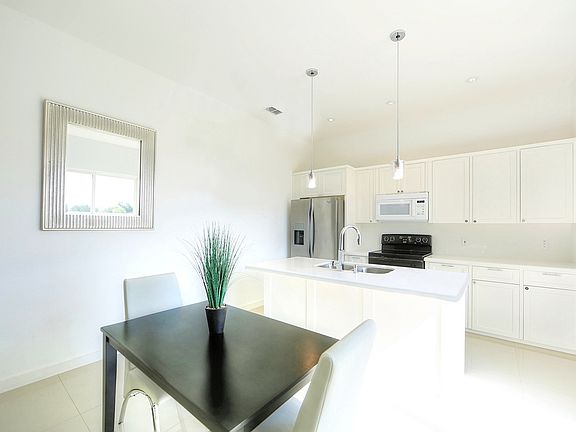 4th image of 3301 Loyola Avenue