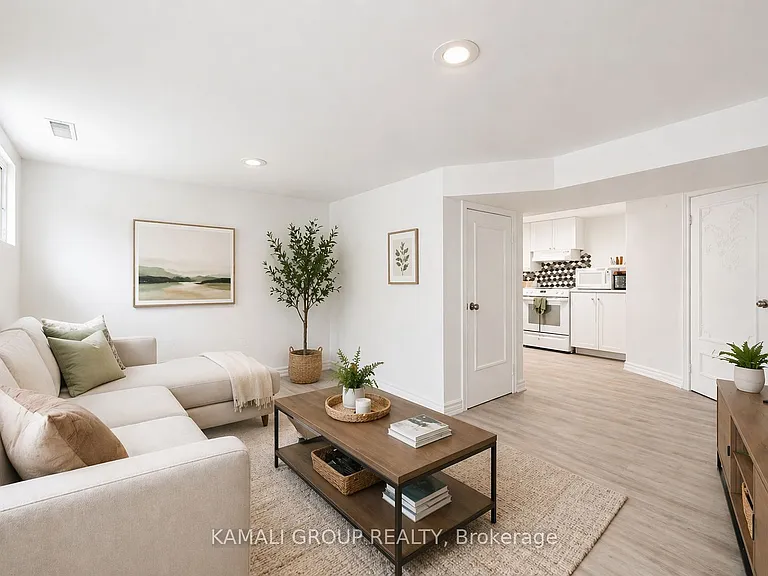 46 Centre St E #BASEMENT — Photo 1