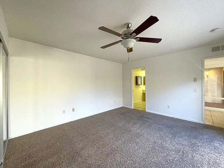 35 Malaga Dr — Photo 17