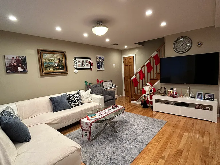 Manor Rd — Photo 1