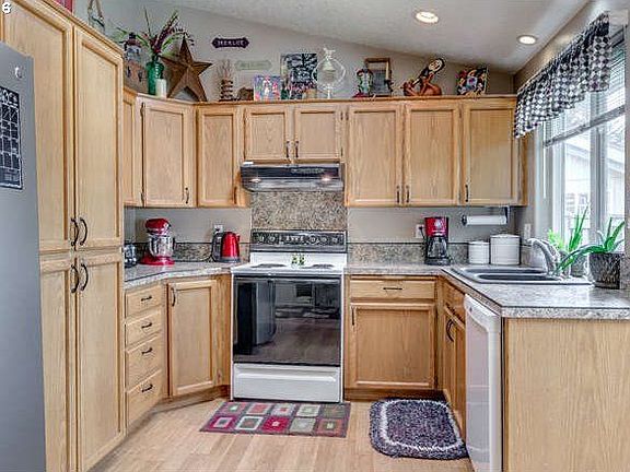5th image of 8701 NE 103rd Ave