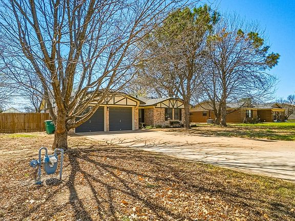 3rd image of 121 Sandy Ln