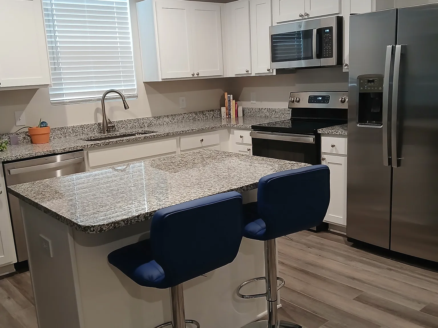 3 bed, 1296 sqft, $750 — Photo 2