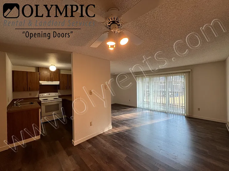 No Carpet - New Flooring Throughout! - Upper level 4-plex unit w/ Water/Garbage included! — Photo 4