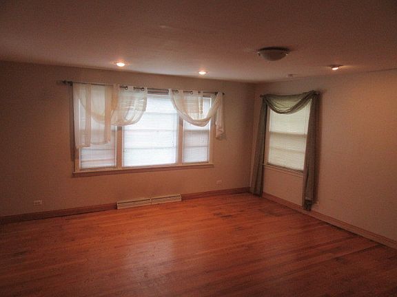 5th image of 111 E Red Oak Ave