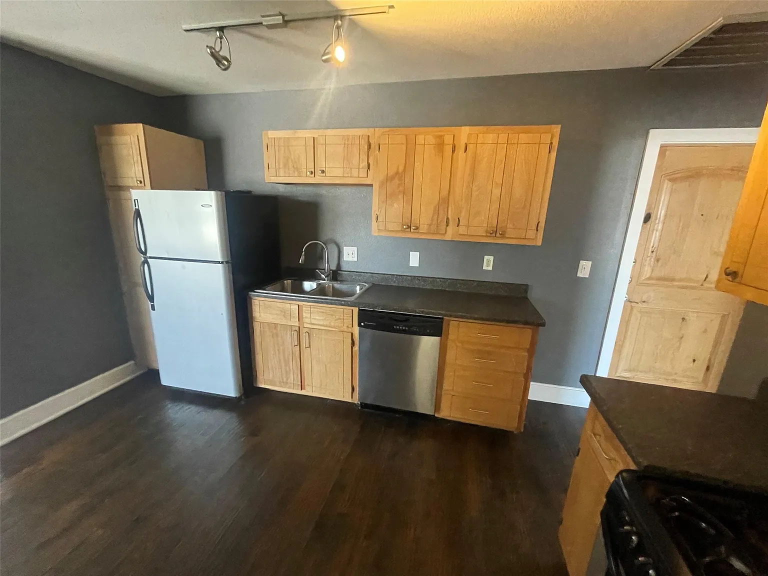 2 bed, 811 sqft, $1,400 — Photo 3