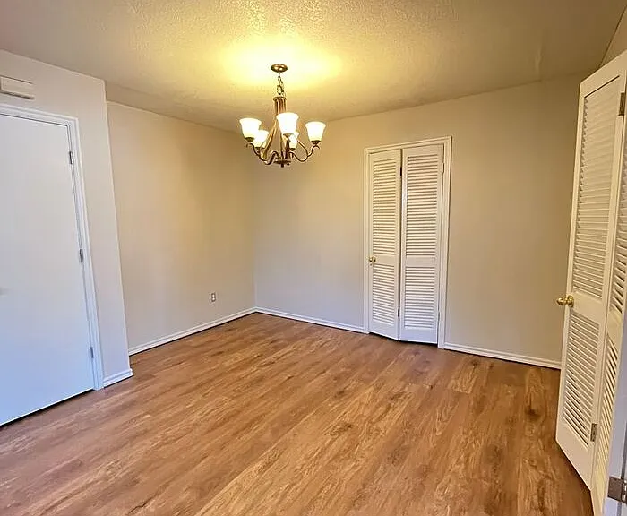 3611 N Drexel Blvd — Photo 7