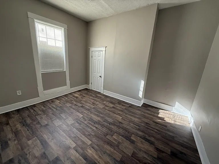741 E Trigg Ave — Photo 6