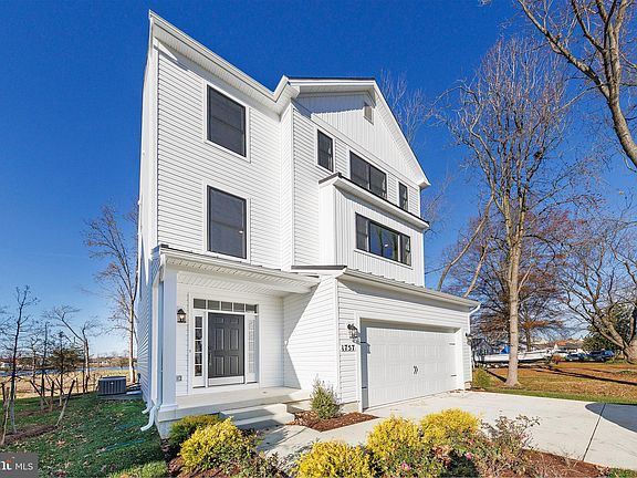 2nd image of 1757 Harbor Dr