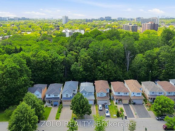 3rd image of 82 Piperbrook Cres