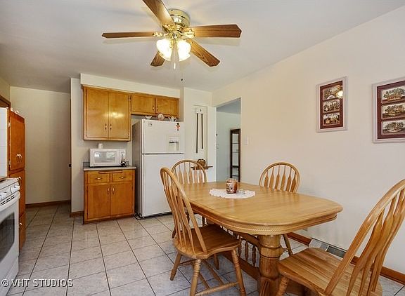 5th image of 525 Grosvenor Pl