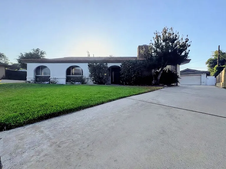 758 E Cypress Ave — Photo 1