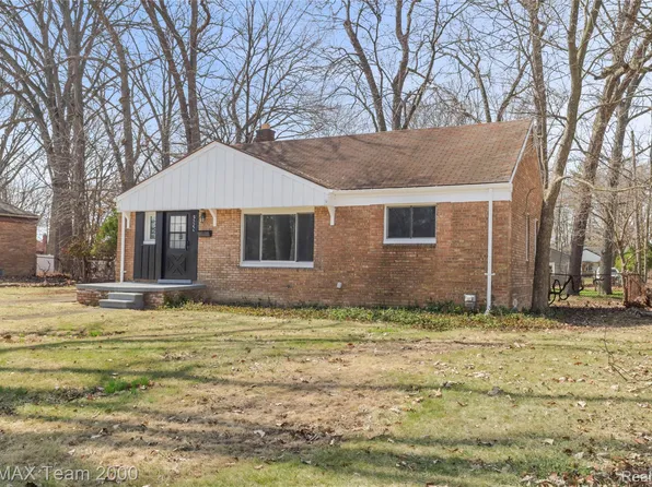 21171 Westhampton Ave, Oak Park, MI 48237