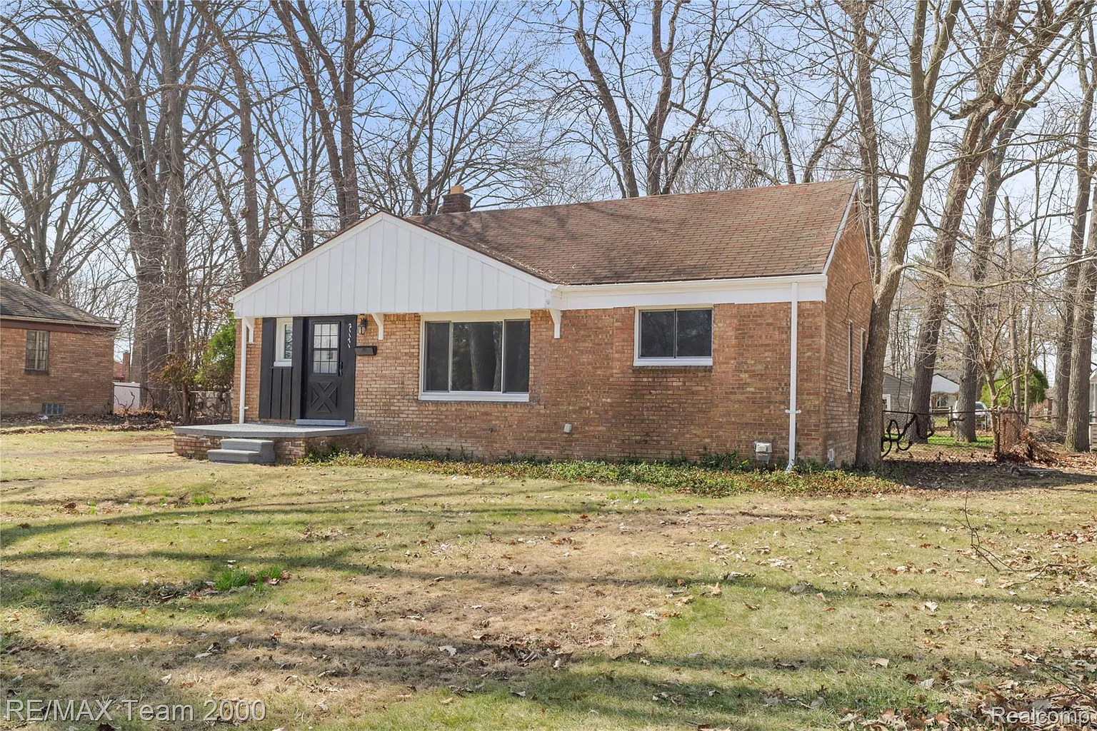 21171 Westhampton Ave photo 1