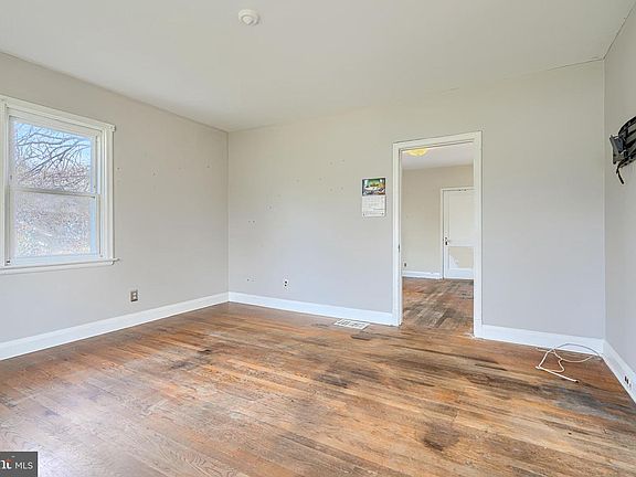 4th image of 8009 Oakleigh Rd