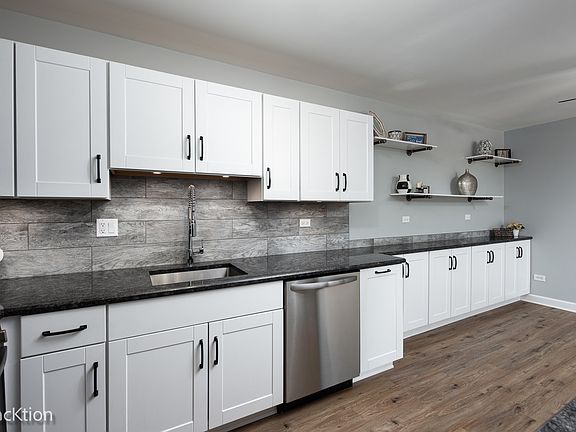 4th image of 16W515 79th St APT 102