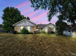 8 Grayson Ridge Dr, Washington, MO 63090