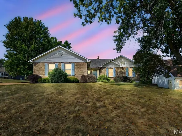 8 Grayson Ridge Dr, Washington, MO 63090