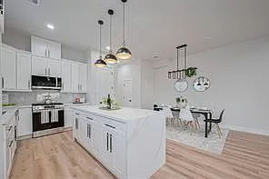 3 bed, 2.5 bath, 1759 sqft, $2,750 — Photo 3