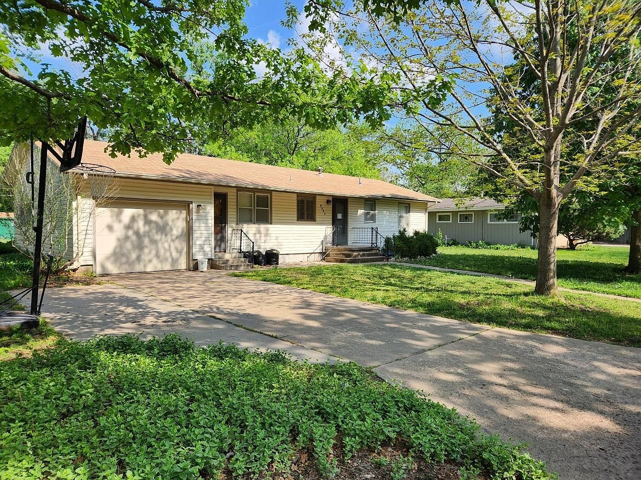 2306 Rosewood Ave, North Newton, KS 67117 Zillow