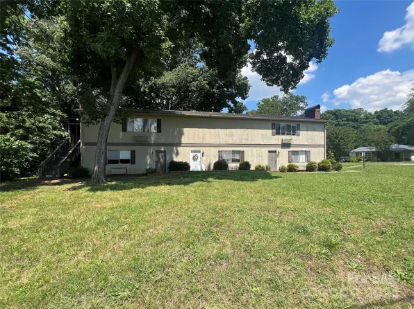 810 10th Street Blvd NW, Hickory, NC 28601