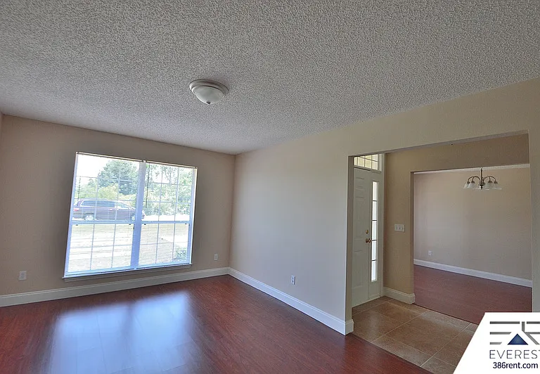 30 Lancelot Dr — Photo 8