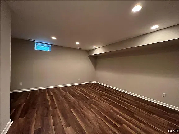 3 bed, 2.5 bath, 1828 sqft, $2,650 — Photo 2