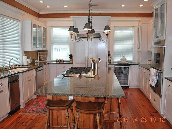 3rd image of 2120 Palmetto Way