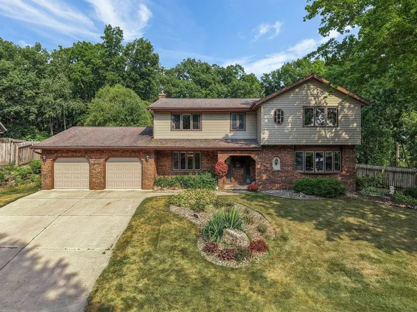 6211 Indian Mound Dr, Mc Farland, WI 53558