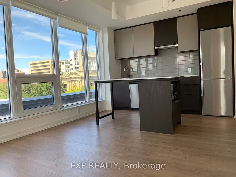 203 College St #502 — Photo 5