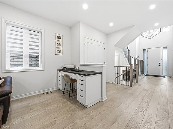 4th image of 90 Robertson Rd