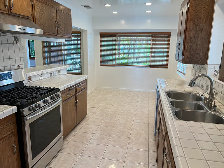 11160 Greenlawn Ave — Photo 7