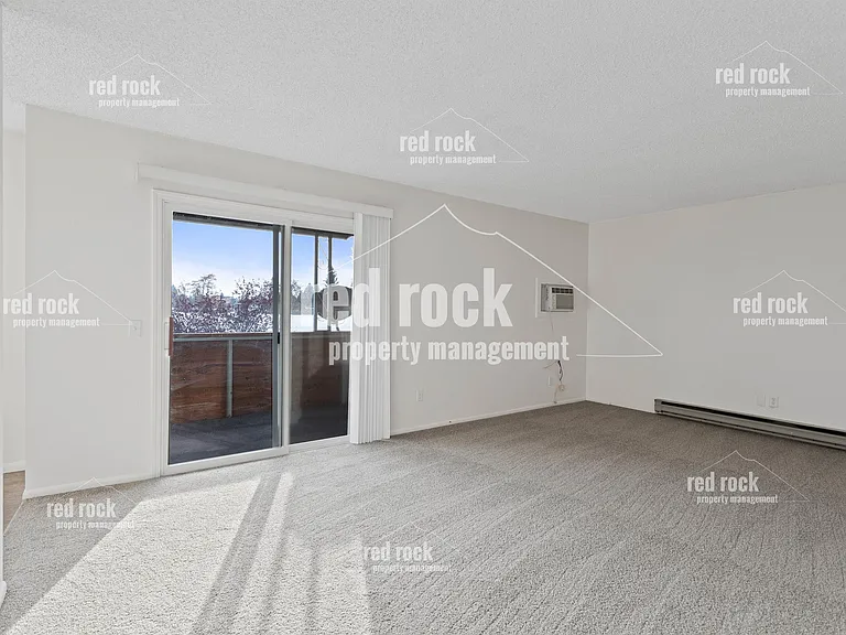 107 E Hattie Ave — Photo 2