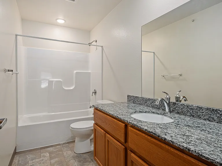 Coopers Landing Apartments — Photo 14