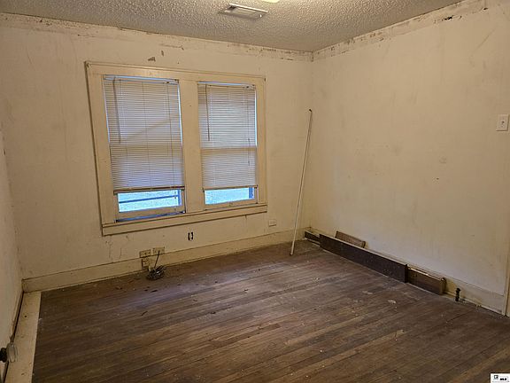 4th image of 1215 Parnell St