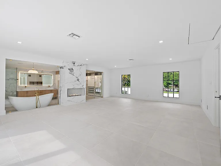391 W Riverside Dr — Photo 42