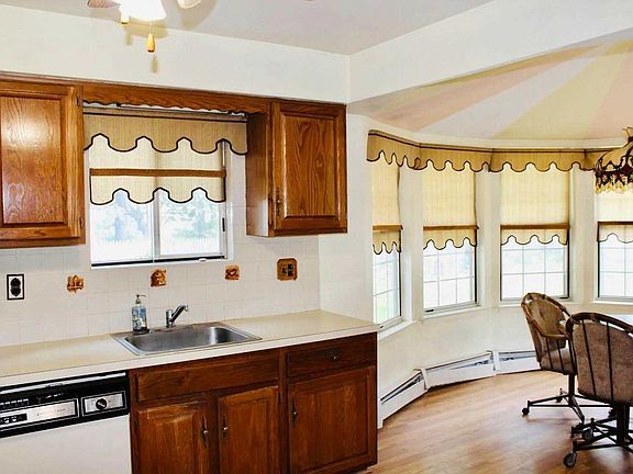 4th image of 228 Meredith Ln