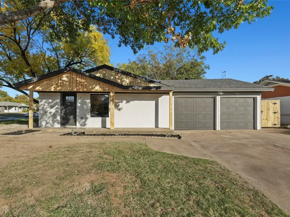 820 Belltower Dr, Irving, TX 75061