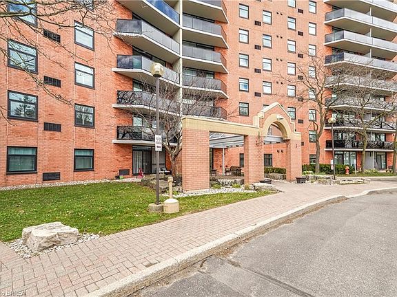 4th image of 9 Bonheur Ct #207