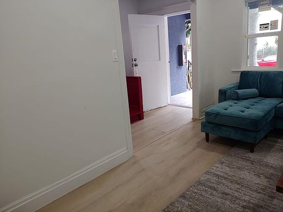 3rd image of 1131 Valencia St #1131