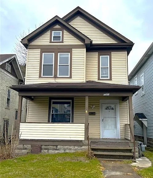 1303 Oregon Ave — Photo 1