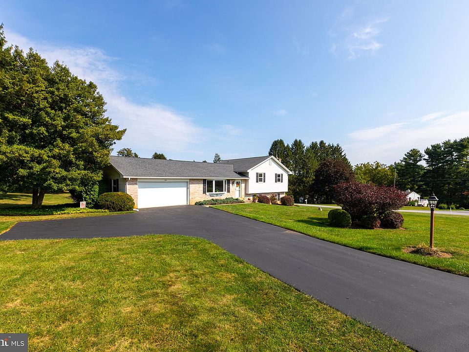 1st image of 205 Overlook Dr