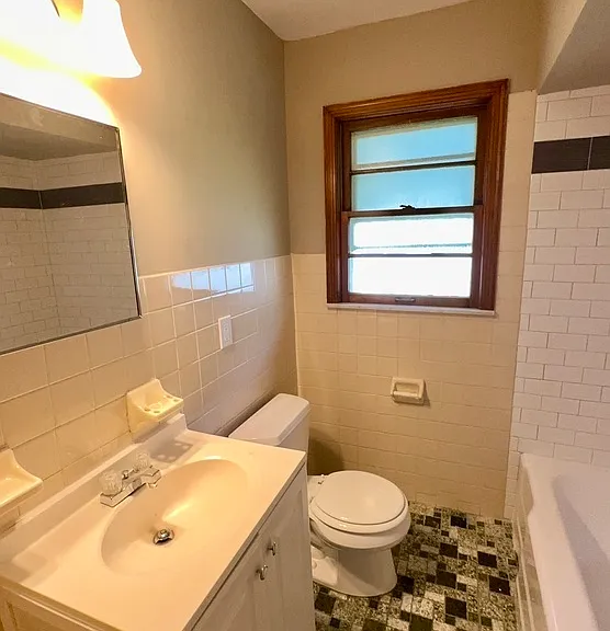 5200 Miller Ave — Photo 4