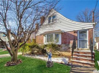 11 Irving St, Valley Stream, NY 11580